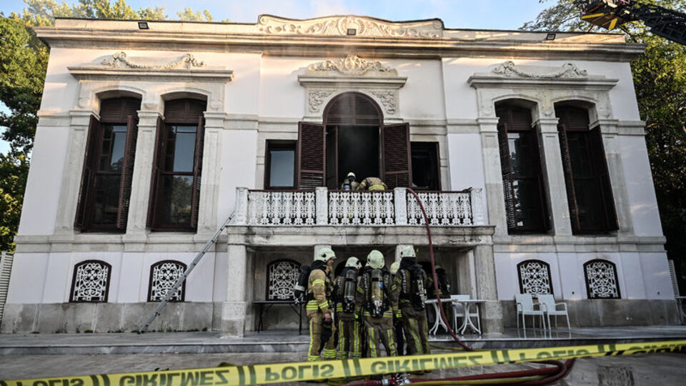 Tarihi Çadır Köşkü yandı