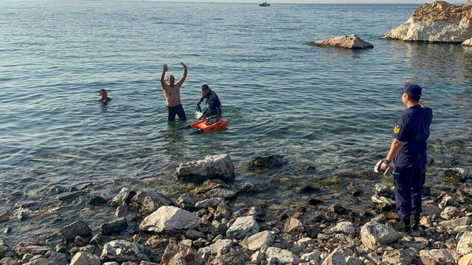 Kayalıkta mahsur kaldı! Böyle kurtarıldı