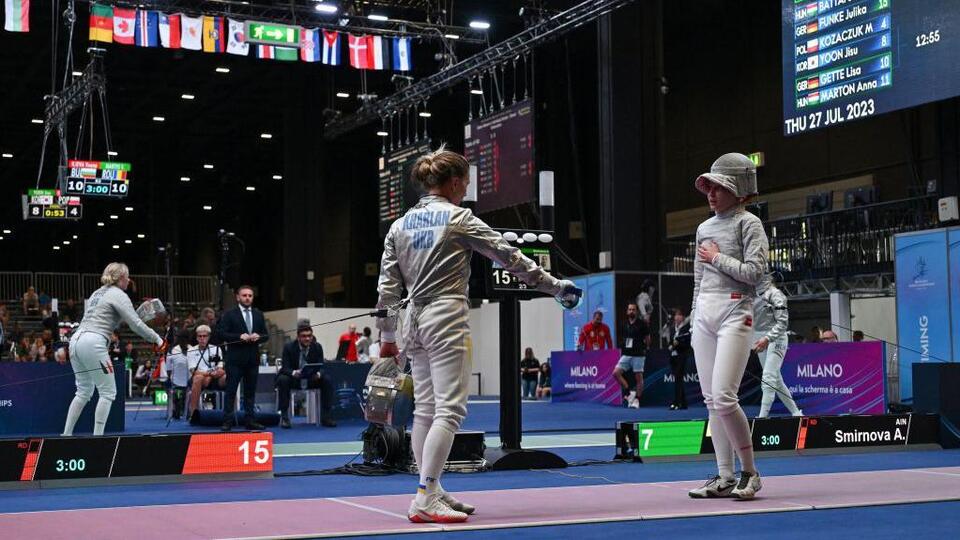 Ukraynalı sporcu Rus rakibinin elini sıkmadığı için eskrim şampiyonasından diskalifiye edildi