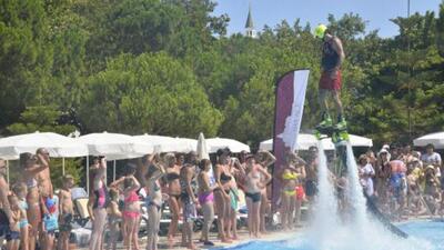 Turistin 'bileklik' oyunu