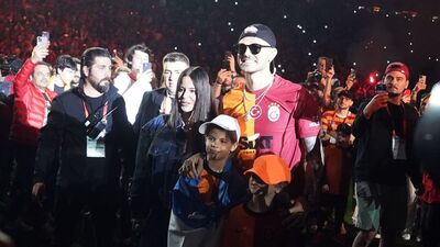 Galatasaray'dan görkemli imza töreni!