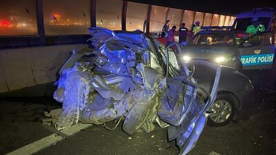 İzmir'de kamyonet otomobile çarptı: 1 ölü, 2 yaralı