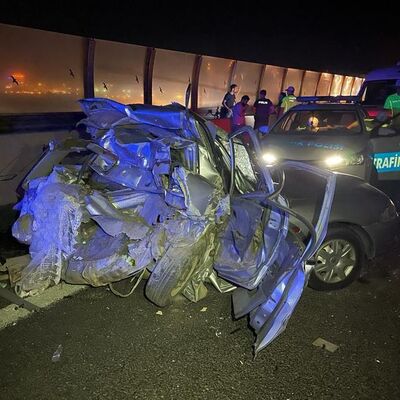 İzmir'de kamyonet otomobile çarptı: 1 ölü, 2 yaralı