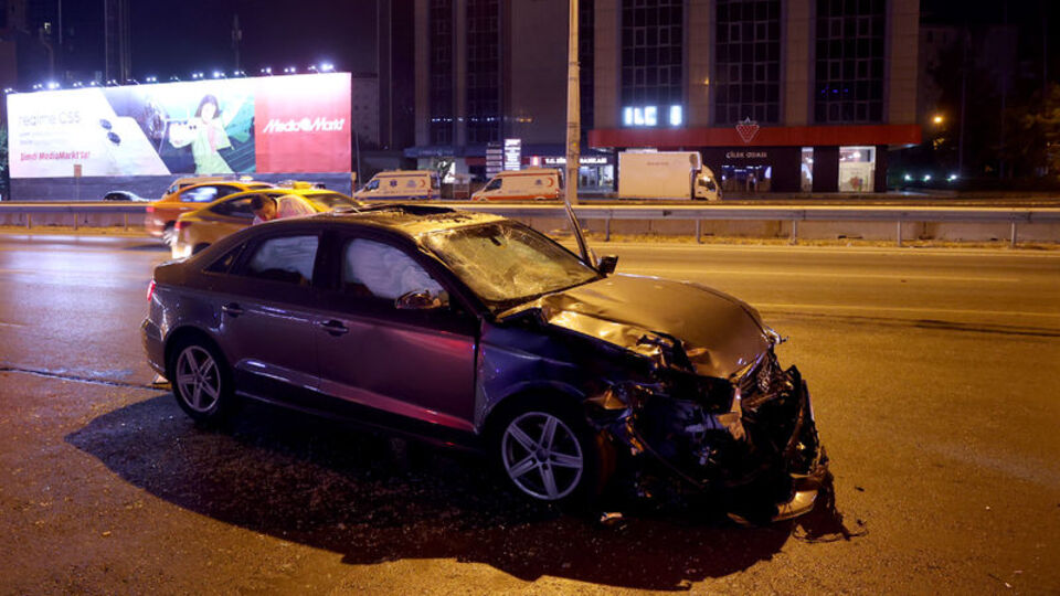Ataşehir'de otomobilin çarptığı motosikletli öldü