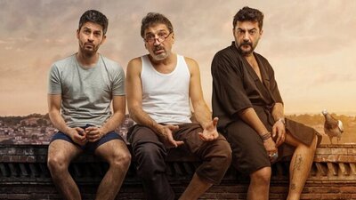 'Üçü Bir Arada' Bahçe Tiyatrosu'nda