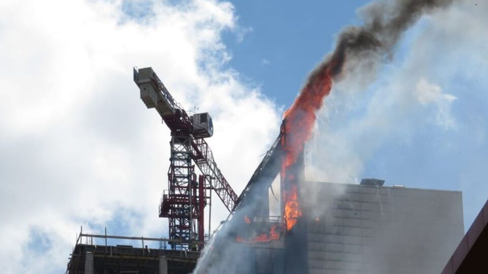 17 katlı iş merkezinde yangın