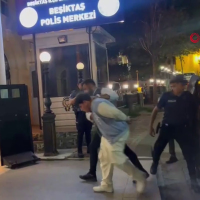 Beşiktaş’ta yüksek ses ihbarına giden polise saldırı kamerada: Şişe fırlatıp polisin burnunu kırdılar