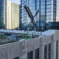 Parlak "X" logosu, şikayetler üzerine kaldırıldı