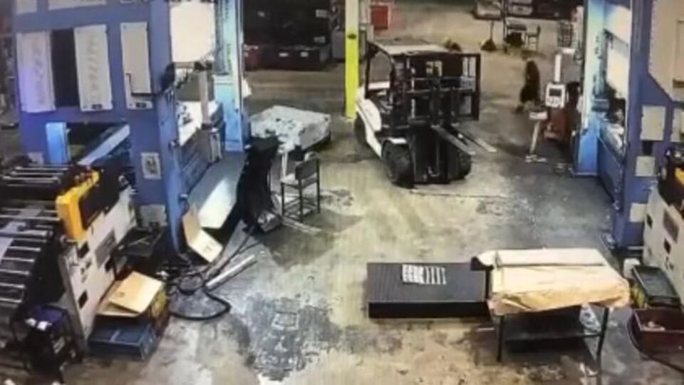 Forklift ile duvar arasına sıkışan işçi öldü