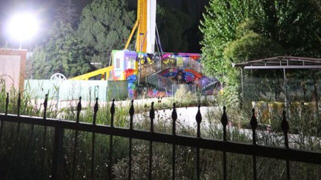 Lunaparkta savrulan salıncak ağaca çarptı: 6 yaralı