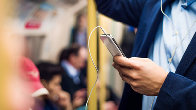 Her 5 dakikada bir telefona bakıyoruz!