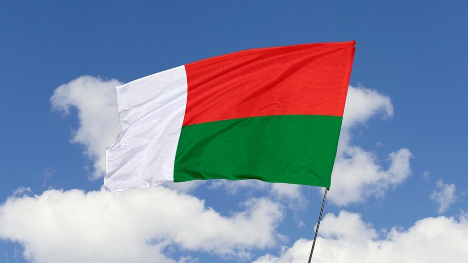 Madagaskar başkenti, bayrağı, nüfusu