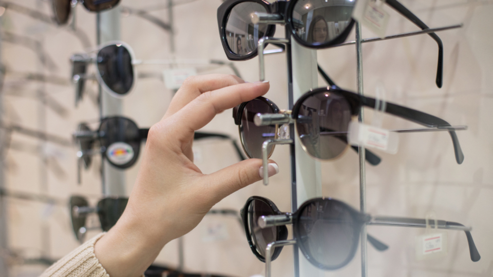 Güneş gözlüğü alırken bu işaretlere dikkat!