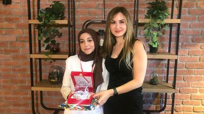 Depremzede Zeynep beyaz önlük hayaliyle çalıştı! Türkiye 19'uncusu oldu