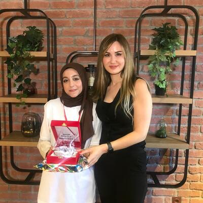 Depremzede Zeynep beyaz önlük hayaliyle çalıştı! Türkiye 19'uncusu oldu