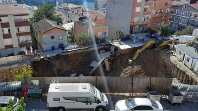 Sarıyer'de yol çöktü! O anlar kamerada