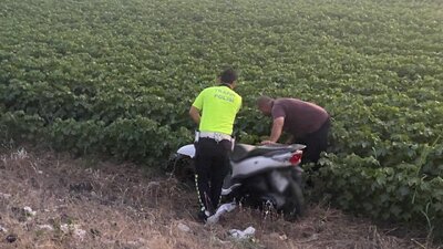 Otomobil motosiklete çarptı: Kadın öldü, eşi ve çocuğu yaralandı