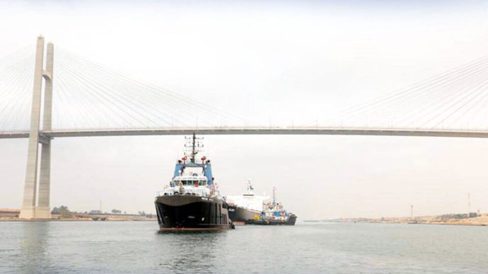 Süveyş Kanalı'nda römorkör battı: 1 ölü