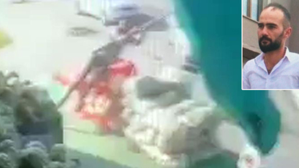 O anlar kameraya yansıdı! Şiddetli rüzgarda şemsiye ile uçtu!