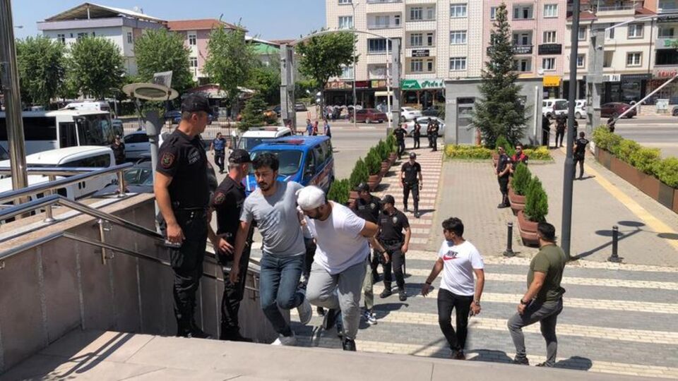 Komşuların gürültü kavgası cinayetle bitti!