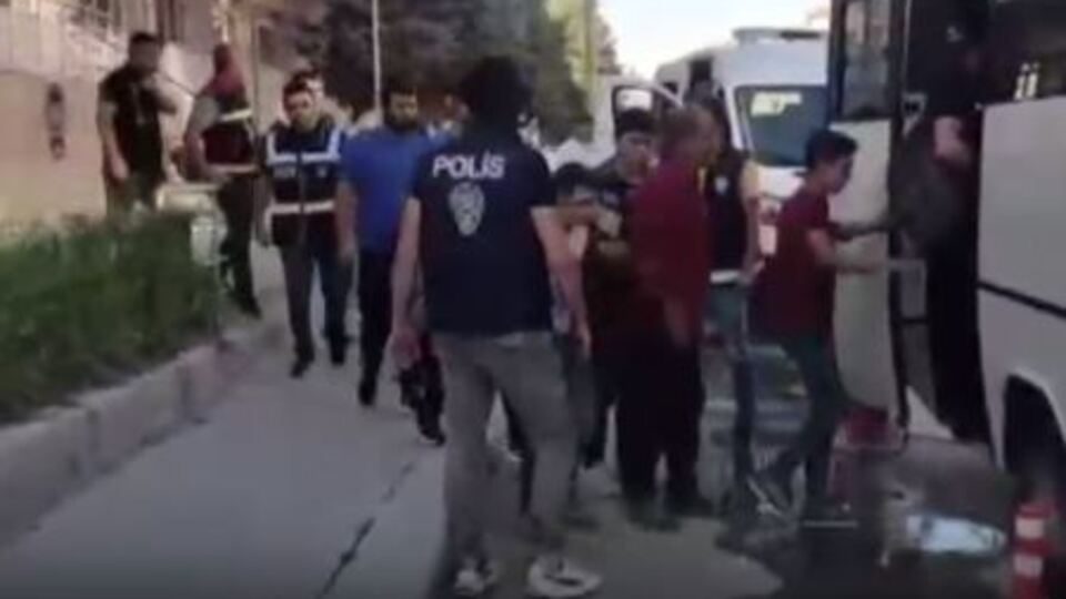Konya'da minibüste 23 kaçak göçmen yakalandı