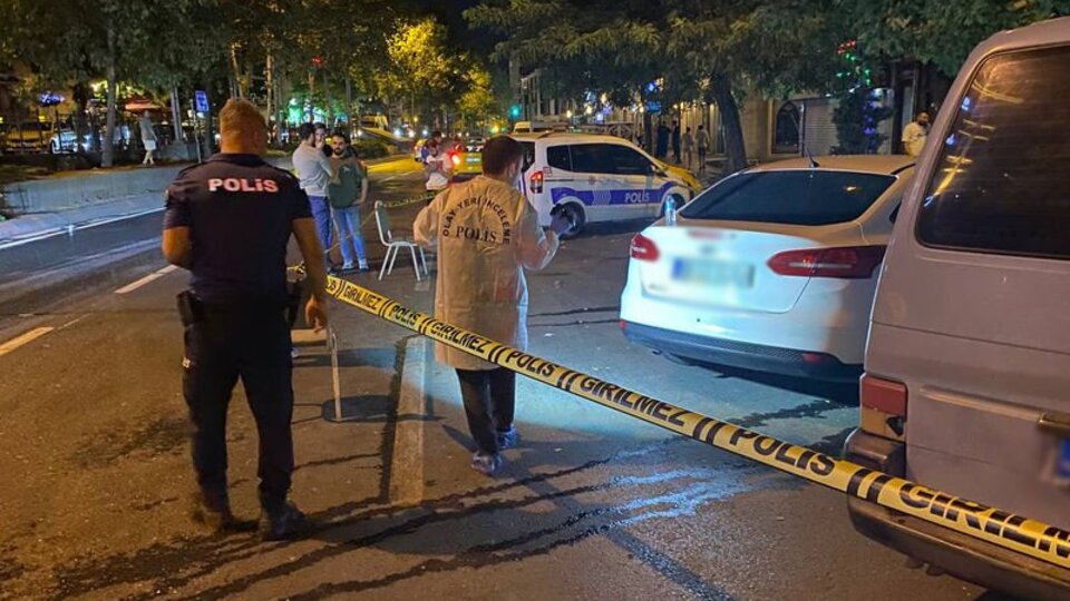 Beyoğlu'nda silahlı saldırı: 1 ölü, 1 ağır yaralı