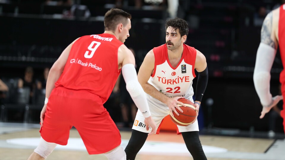 12 Dev Adam Polonya karşısında galip