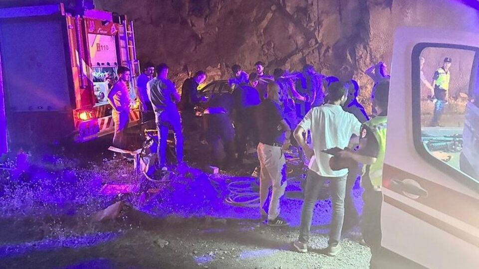 Erzurum'da iki otomobil çarpıştı: 1 ölü, 2 yaralı