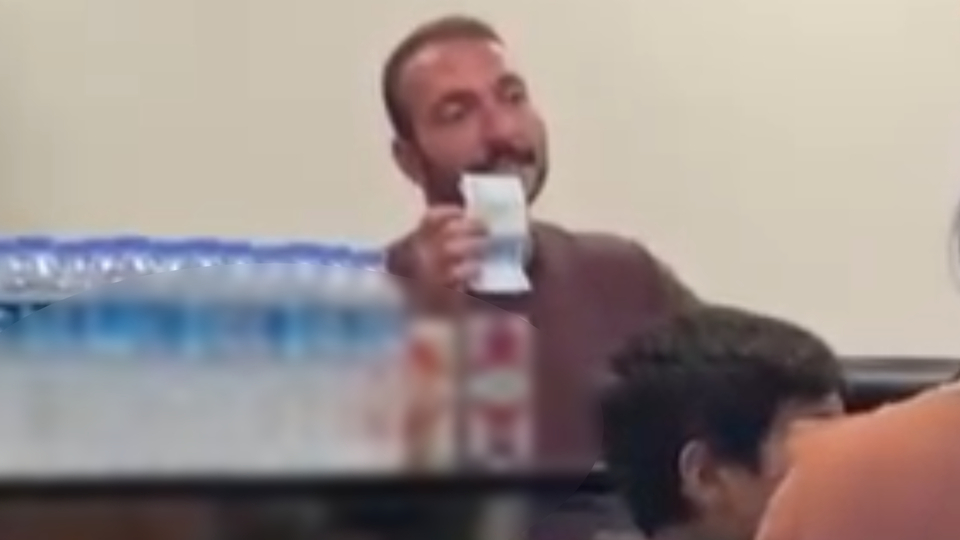 Ünlü oyuncunun ek işi: Kantincilik