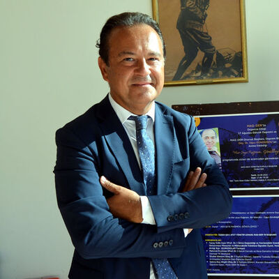 Gitmeli mi, kalmalı mı? Prof. Özener'den açıklama