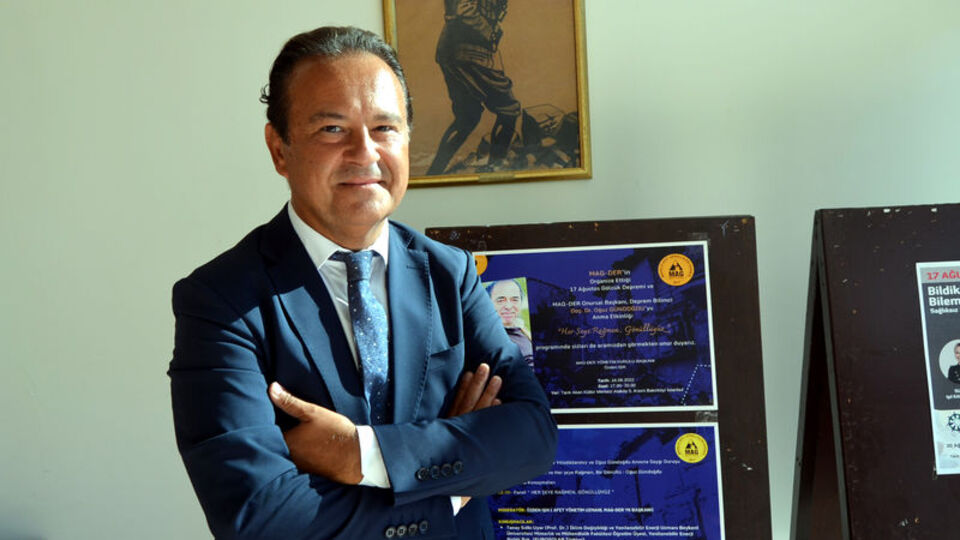 Gitmeli mi, kalmalı mı? Prof. Özener'den açıklama