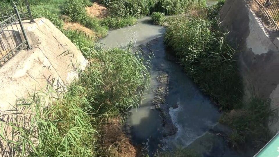 Lağım kokusu mahalleyi sardı, vatandaşlar isyan etti