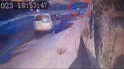 İsale hattı patladı! Köpeğiyle havaya fırladı!