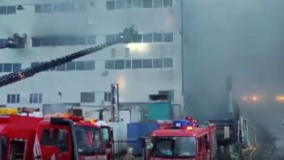 Arnavutköy'de fabrika yangını: Müdahale sürüyor