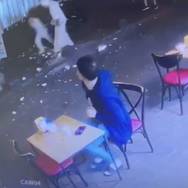 Yer: Taksim! Ailenin üstüne taş düştü!