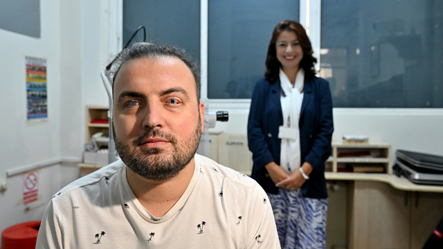 Babasının gözü oğluna ışık oldu!