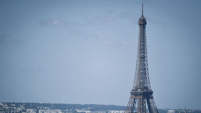 Eyfel Kulesi'nde bomba paniği