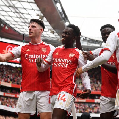 Arsenal üç puanla başladı