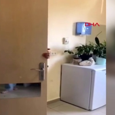 Hastanedeki gerginlikte doktor özel güvenlik eşliğinde odasından çıkarıldı