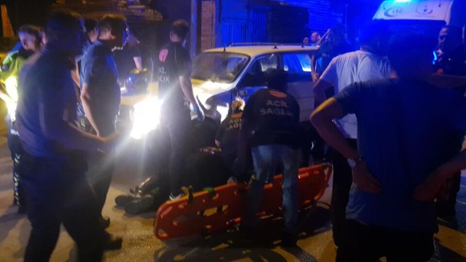 Otomobil ile çarpışan motosikletli 2 polis yaralandı