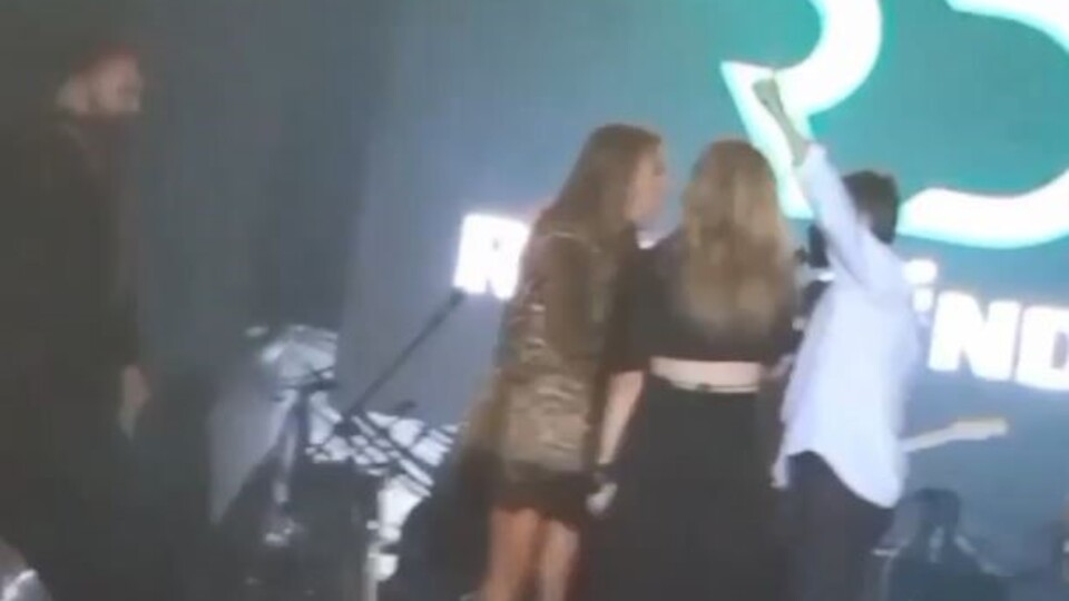 Sahnede sıra kavgası