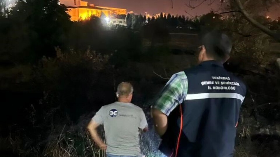 Gece yarısı ilçeyi saran koku, ekipleri alarma geçirdi!