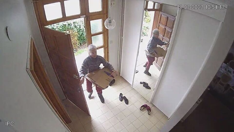 Emekli büyükelçiye evlat şoku! Kızı babasını soydu