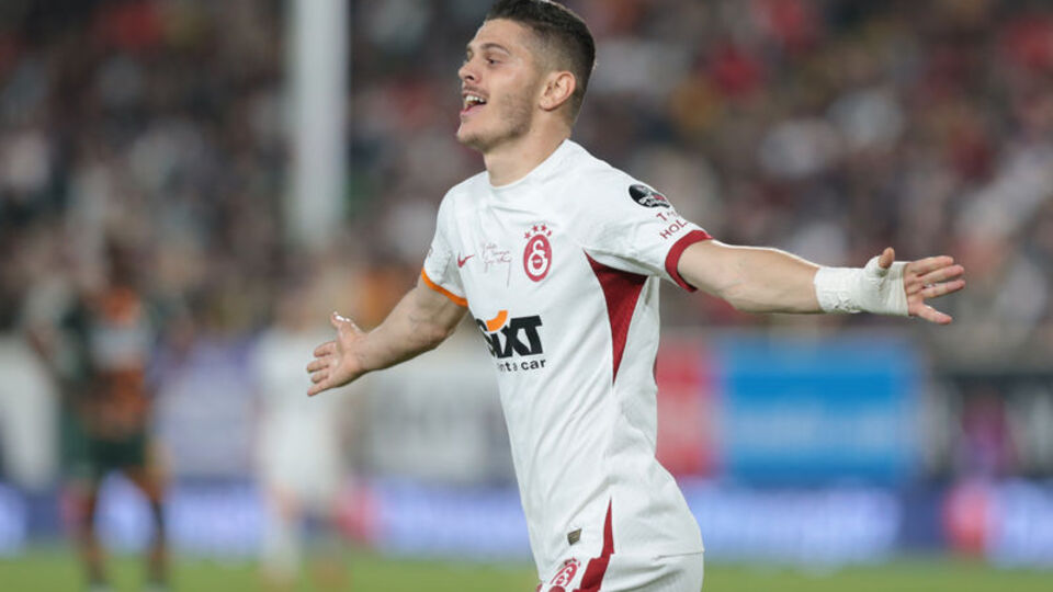 Beşiktaş transferi açıkladı! Rashica, İstanbul'a geldi