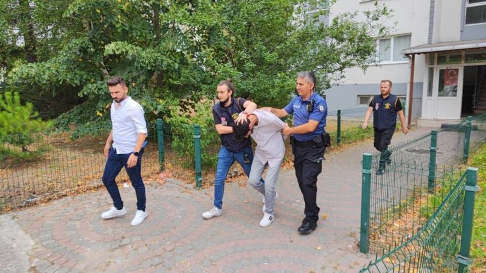 Korkunç olay! Kız arkadaşını boğdu!