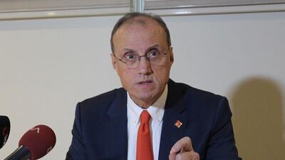 Hurşit Güneş: CHP'nin uzun soluklu yenilenmeye ihtiyacı var