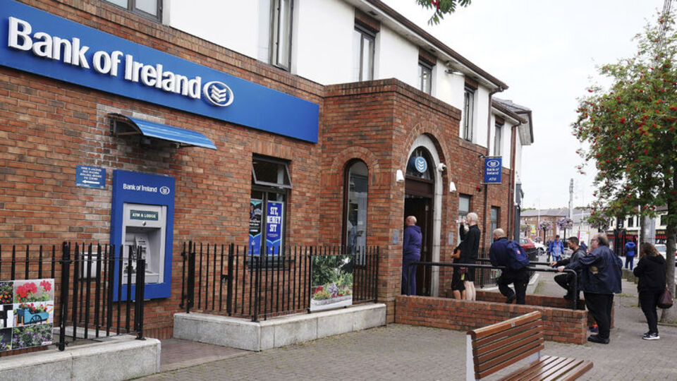 ATM fazla para verdi, kuyruk oluştu!