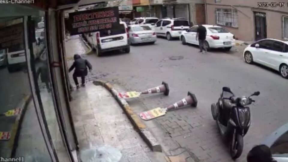 Beyoğlu'nda dehşet! Zihinsel engelliyi silahla vurdu!