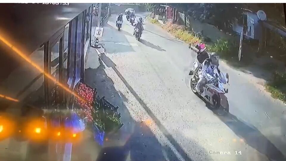 Motosiklet aynaları açık olmalı