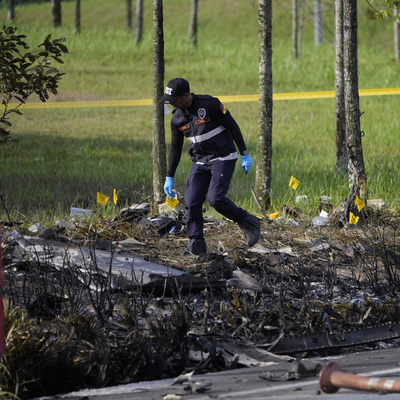 Malezya'da özel uçak düştü